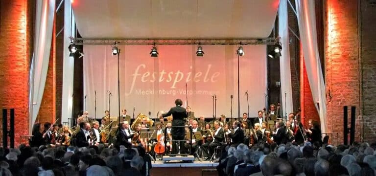 Festspiele MV starten in neue Spielzeit: Eröffnung in Wismar