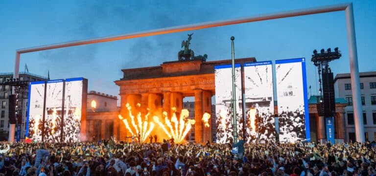 Fan in Berlin schwer verletzt – Ausschreitungen auf Fanmeile