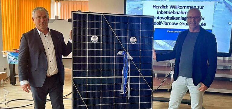 Wismar: Sonnenenergie für die Tarnow-Schule – Photovoltaikanlage offiziell eingeweiht