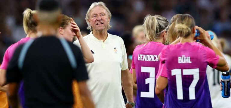 DFB-Frauen gehen gegen USA unter, Popp gibt Entwarnung