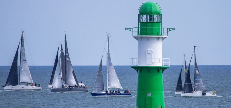 Mehr Besucher beim Start der Warnemünder Woche als 2023