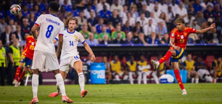 Traumtore nach frühem Schock: Rekord-Teenager zaubert Spanien ins EM-Finale