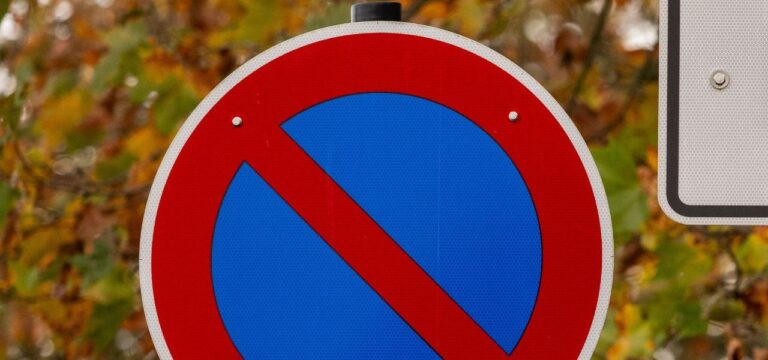 Parken verboten: Was ist die Drei-Minuten-Regel im eingeschränkten Halteverbot?