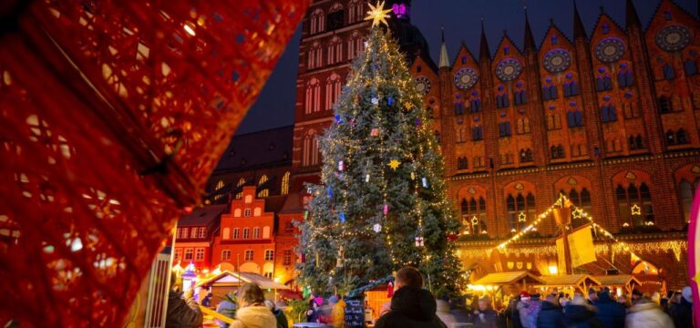 Die ersten Weihnachtsmärkte im Land öffnen