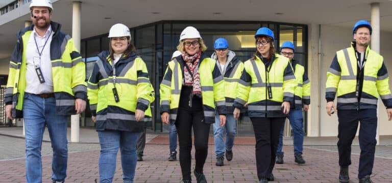 Einblick in Kran-Welt für „DigiTechPort2030“: EU-Forscherteam im Rostocker Hafen