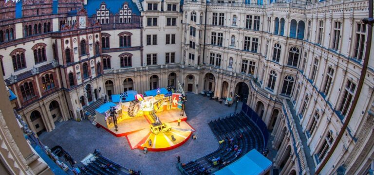 Operetten und Schauspiel in Schwerin 2025 im Zelt