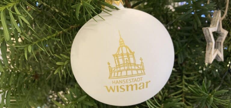 Jetzt zu haben: Wismar Weihnachtskugeln 2024 eingetroffen