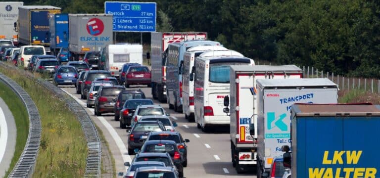 Autofahrer standen 2024 mehr Stunden im Stau