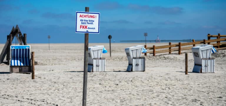 Herrscht an einigen Ostsee-Stränden bald Bikini-Verbot?